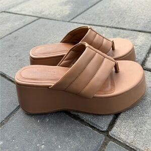 Spring Wedges in Beige